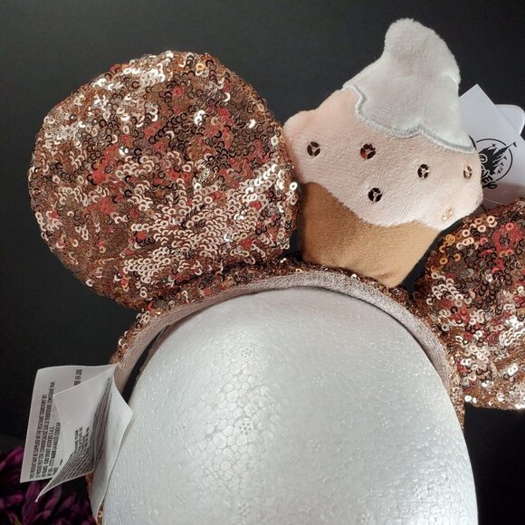 Minnie Mouse Ears Disney Rose Gold Sequins Epcot Wine Food Festival 2019 Cupcake - Picture 6 of 9